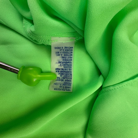 Nygard Blouse Women's Size 16 Bright Green Blouse Keyhole Neckline Chain Detail - Picture 5 of 6